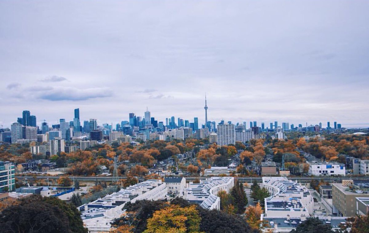 CasaLomaToronto's tweet photo. Happy Birthday to our favorite city! 184 looks good on you Toronto. Our #viewfromthe6 never gets old. @LibertyGroup #happybirthday #toronto #views #pick6 #cityscape #castle #casaloma #tourism #tuesday https://t.co/2CfbVVA1PT