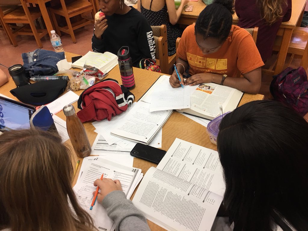 DsoaMediaCenter's tweet photo. “Working Lunch” in the Media Center with NHS Tutoring Tuesdays #workinglunch #mediacenter #library #schoollibrary #study #dreyfoos https://t.co/1SCVtoZ6pL