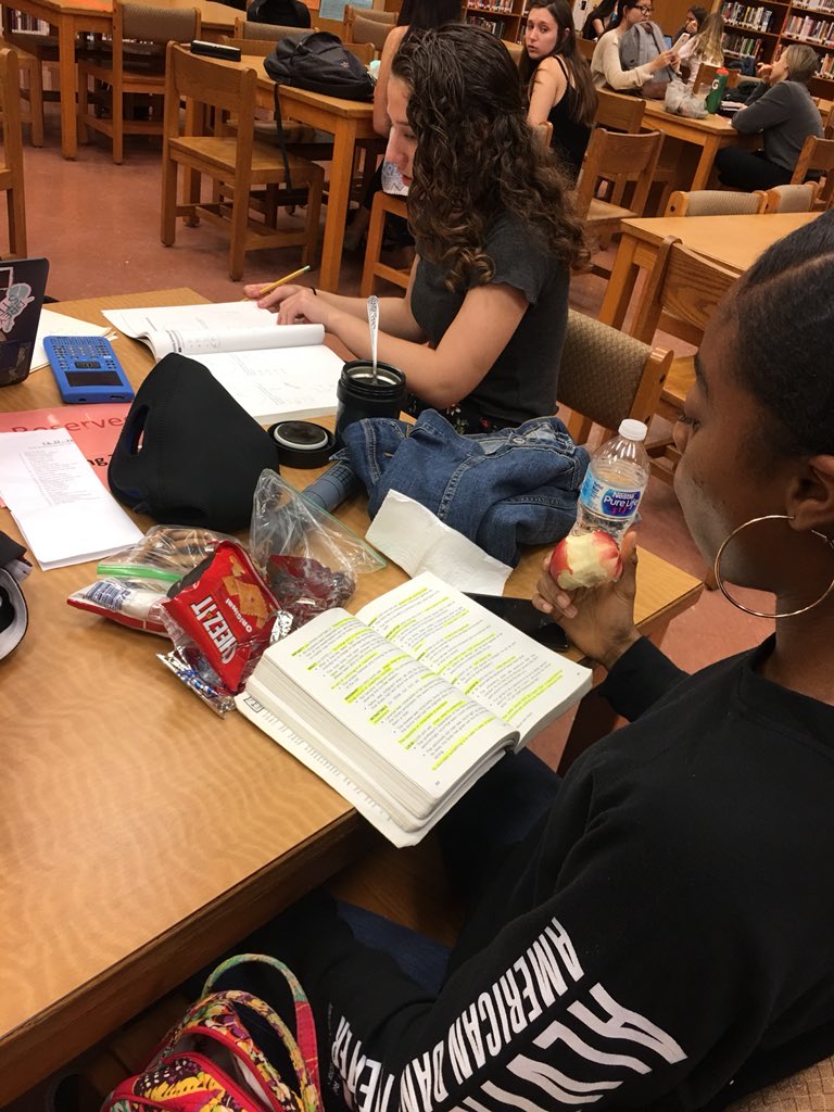 DsoaMediaCenter's tweet photo. “Working Lunch” in the Media Center with NHS Tutoring Tuesdays #workinglunch #mediacenter #library #schoollibrary #study #dreyfoos https://t.co/1SCVtoZ6pL