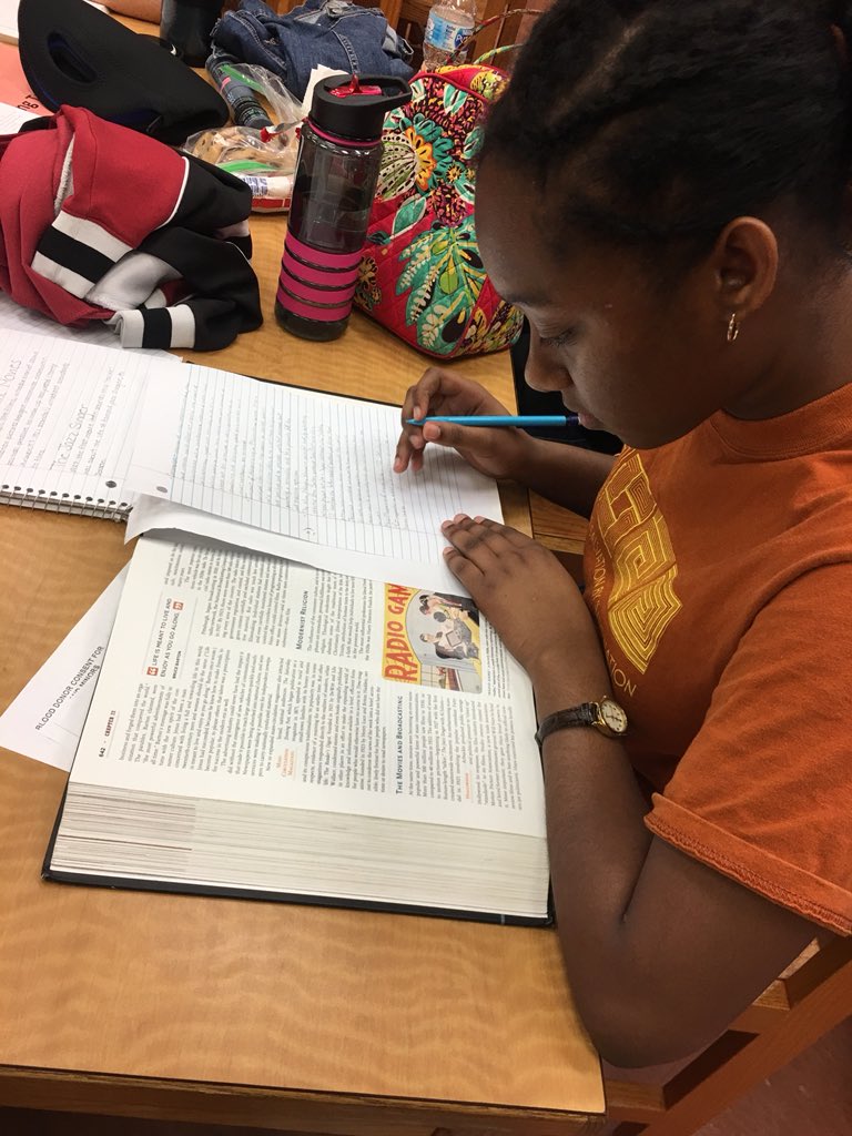 DsoaMediaCenter's tweet photo. “Working Lunch” in the Media Center with NHS Tutoring Tuesdays #workinglunch #mediacenter #library #schoollibrary #study #dreyfoos https://t.co/1SCVtoZ6pL