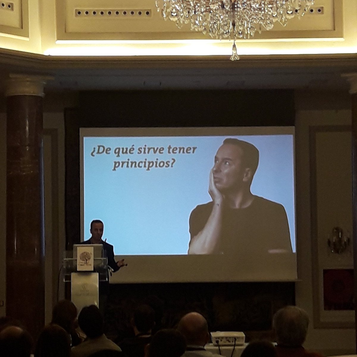speakingpeople's tweet photo. ¡Merece la pena tener principios!" @PabloHerreros #SeTransparente https://t.co/CuZnq951xW