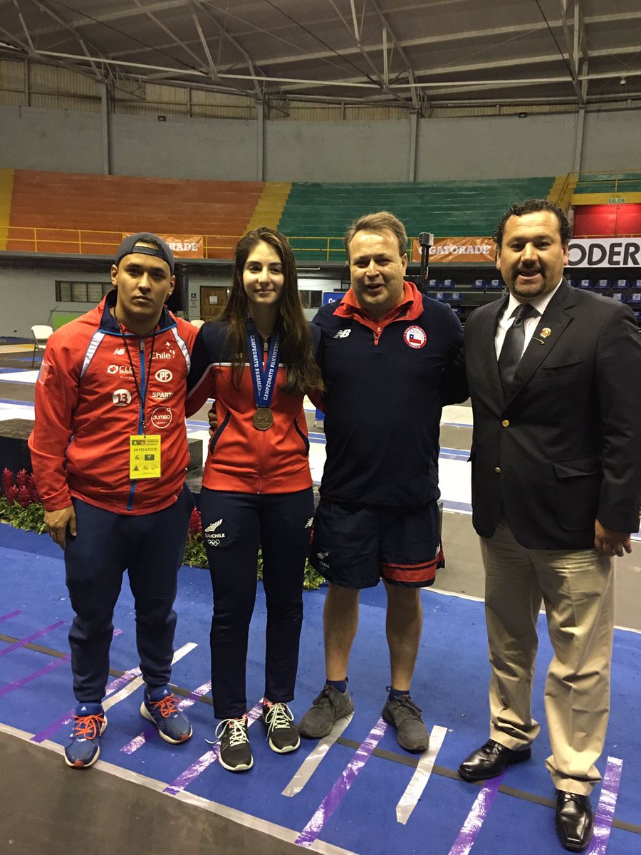 Chilesgrima's tweet photo. Fotos de Katina Proestakis y Jorge Valderrama, que sumaron medallas de bronce para Chile en cadetes en el Panamericano de Costa rica https://t.co/XKR75EGCcu https://t.co/1p1xLRnrSP