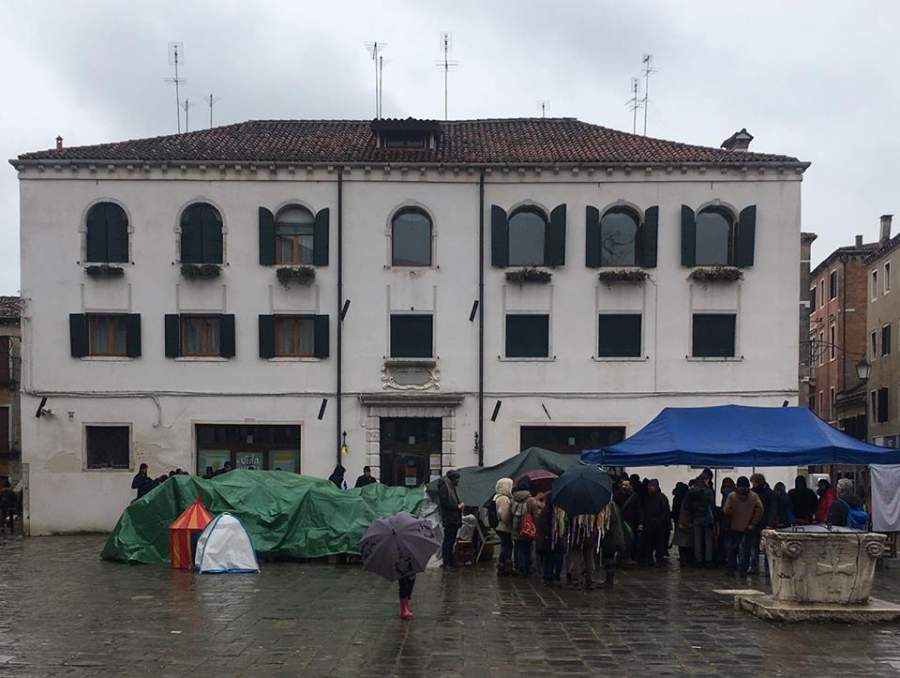 websalute's tweet photo. #Venezia, sequestro ex #Vida: sgomberato locale occupato
@monicasambo @PDVenezia @LuigiBrugnaro @zaiapresidente 
>>>https://t.co/KDIzUQwpfX https://t.co/mPYMfv2nlP