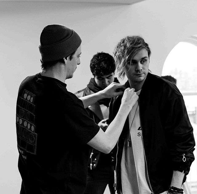 Michael5SOS's tweet image. getting mic’d so you unfortunately have to listen to me ramble through your speakers
