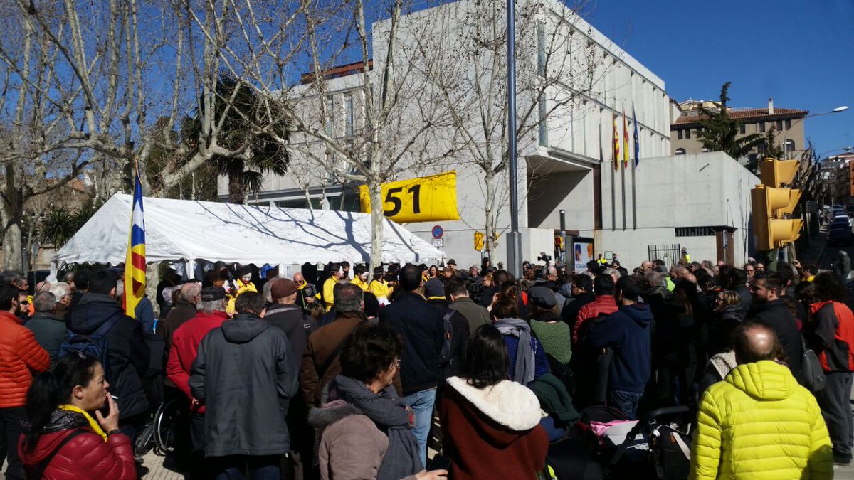 Demà seguim donant suport i tot l'escalf a les persones citades.Des de les 10h i fins les 14h,vine a fer-los costat, a esmorzar, a passar l'estona que puguis. Contra la repressió política #JoTambé #ActivemLaSolidaritat