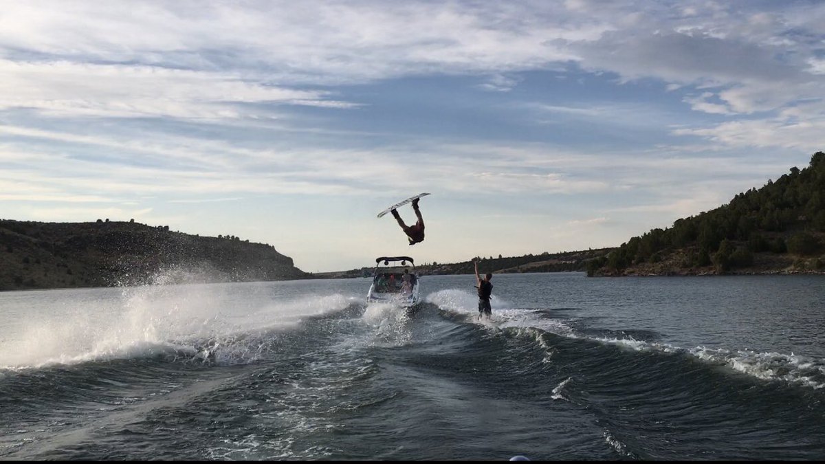 3LewisH's tweet photo. Happy birthday to my shreddin buddy! Hope it’s a good one man! #19 @DawsonPocock1 https://t.co/Duxoxr3RUK