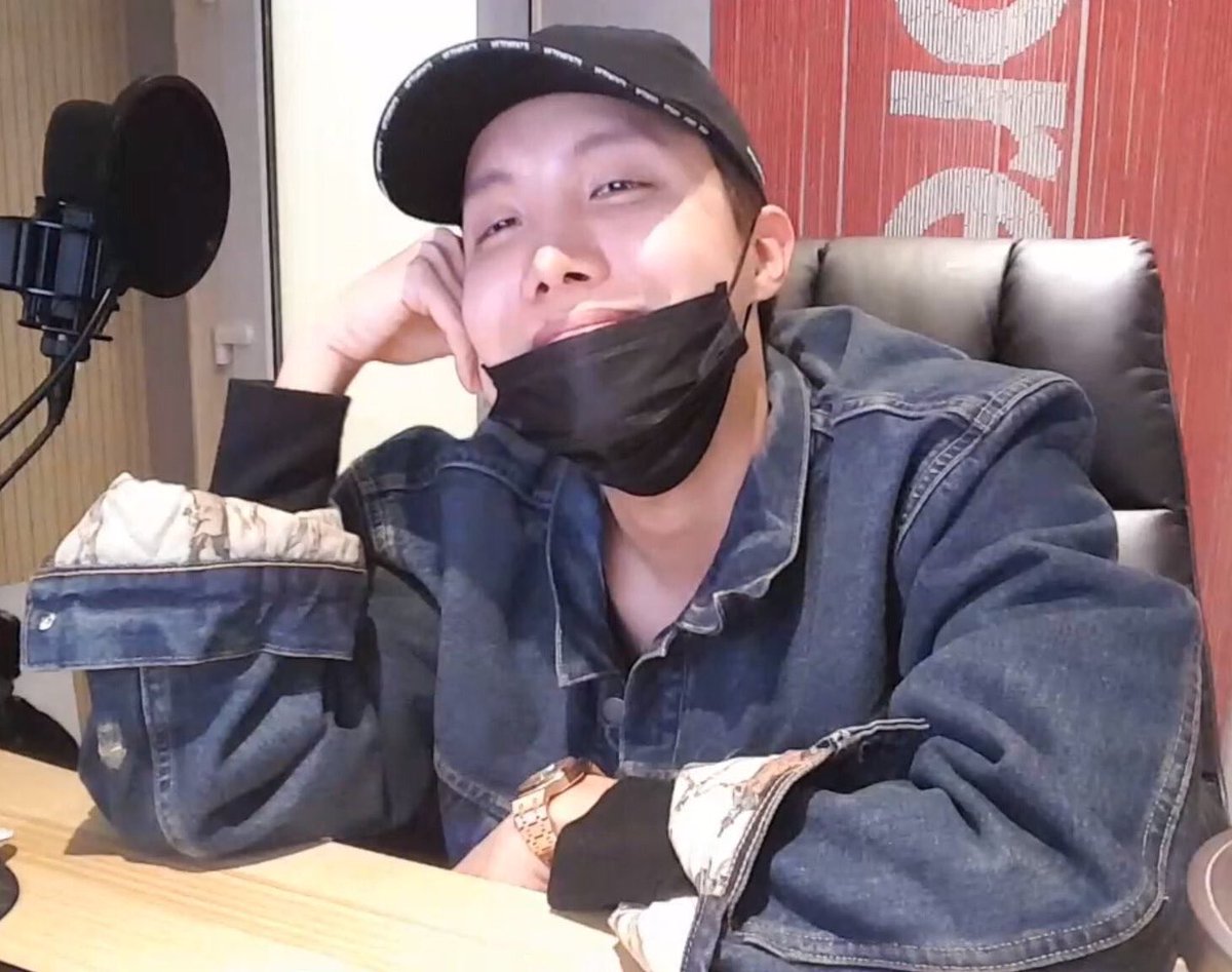 jeonsnat's tweet photo. DID HE REALLY- https://t.co/QycgHiLDB6