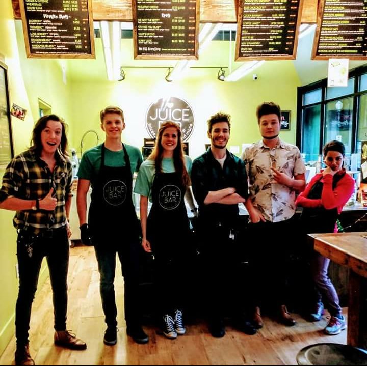 ASmashesRecords's tweet photo. Hanging out with the wonderful people of @JuiceBarMktSq Delicious AND healthy!
#KNOXVILLE #Knoxville #ktown #knoxrocks #knoxmusic #spotted #RhythmNBlooms #bandtrips #rhythmnbloomspromo
#ilovejuicebar #berrygood #artsmashesrecords https://t.co/TOOaPvEqI4