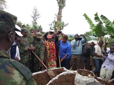 NyanzaDistrict's tweet photo. Mu karere ka @NyanzaDistrict mu Murenge wa Busoro Hatangijwe ukwezi ko kwita ku buzima n' imibereho myiza. @RwandaSouth https://t.co/VbcU4C3rJV