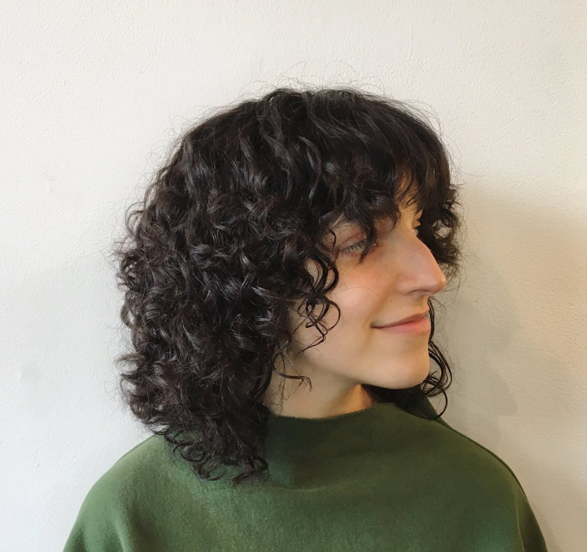 TheLocalSalon's tweet photo. Something about curly bangs...North Hollywood Hair Stylist created a perfect shag. #curlygirl #lovecurlcream #thelocalsalon #nohohair #nohocrew #losangelessalon #losangelesstylist #colorist #bob #lob #beautifulwomen #unique #beyou #authentic #gorgeous #ilovela https://t.co/cFMnr31qSB