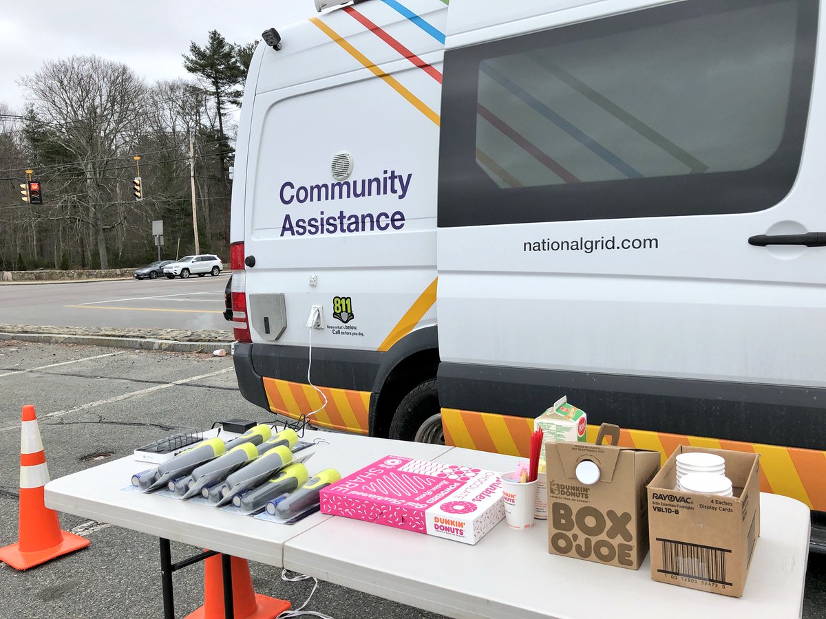BenjaminVeri's tweet photo. Back again in #Easton at 285 Main St. Stop by for a coffee, charge your phone, grab a flashlight or just come chat w/ @nationalgridus as crews are hard at work to restore every last customer @EastonFire   @townofeaston https://t.co/vxMcjDD1a7