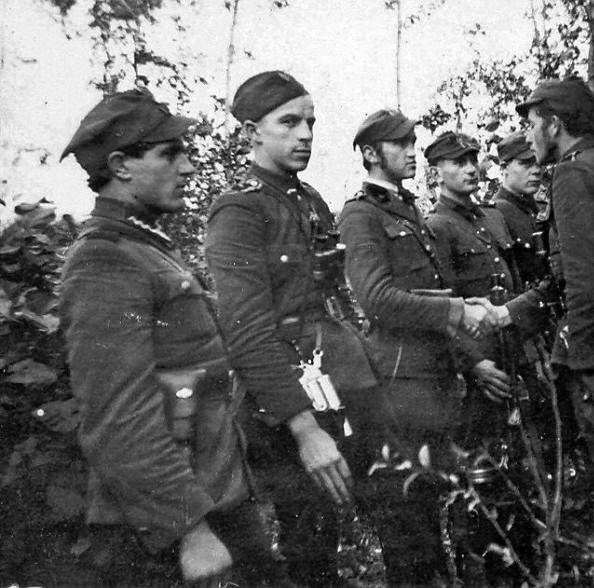 ODEZWA KG NZW 
Bogu posłuszeństwo,Narodowi wierność,a Polsce synowskie oddanie.Czwarte pokolenie ruchu narodowego roznieci brzask w światło nowego dnia, wówczas polski nacjonalizm zdejmie brzemię miecza walki i stanie się twórczym wkładem w życie zbratanych narodów wolnego świata