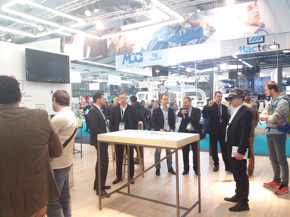 Matthkl's tweet image. Encore 3 jours pour tester la réalité virtuelle #usitronic du @CetimCtdec  #SIMODEC18 #VR #industriedufutur