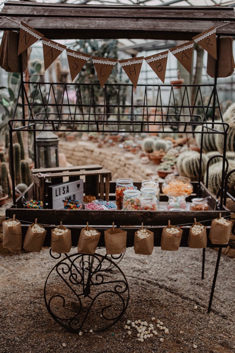 thetruebride's tweet photo. CANDY BAR 💯

The whole lovestory on:
https://t.co/K4kkZXgU8D

#thetruebride #weddingblog #hochzeitsblog #candybar #candy #wedding #sweettable #sweets https://t.co/uV8gKbFFq4