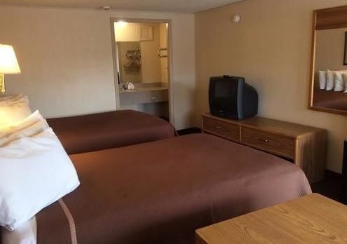 BudgetInnCOLS's tweet image. Make yourself at home in one of the 50 air-conditioned rooms featuring refrigerators and microwaves. #Columbus #hotel #budgetinn