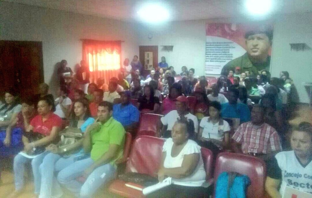 sppcomunas's tweet photo. Encuentro con voceras y voceros de las nueve comunas constituidas y siete por conformar en el municipio Mauroa, para la creación y el reimpulso de los Bancos Comunales en función de apalancar la producción en estos territorios https://t.co/1Hg3JU93e8