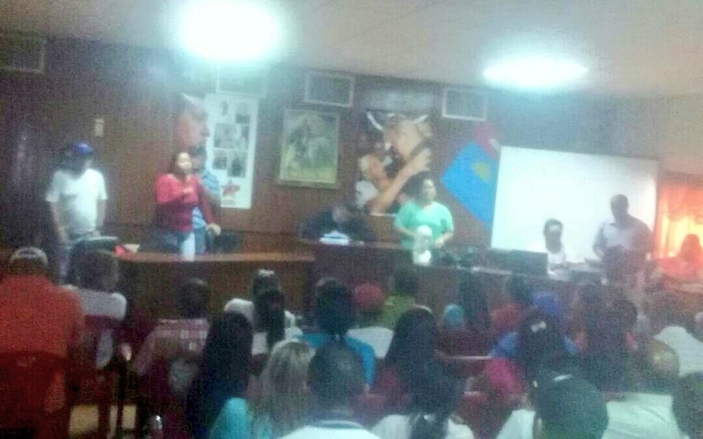 sppcomunas's tweet photo. Encuentro con voceras y voceros de las nueve comunas constituidas y siete por conformar en el municipio Mauroa, para la creación y el reimpulso de los Bancos Comunales en función de apalancar la producción en estos territorios https://t.co/1Hg3JU93e8