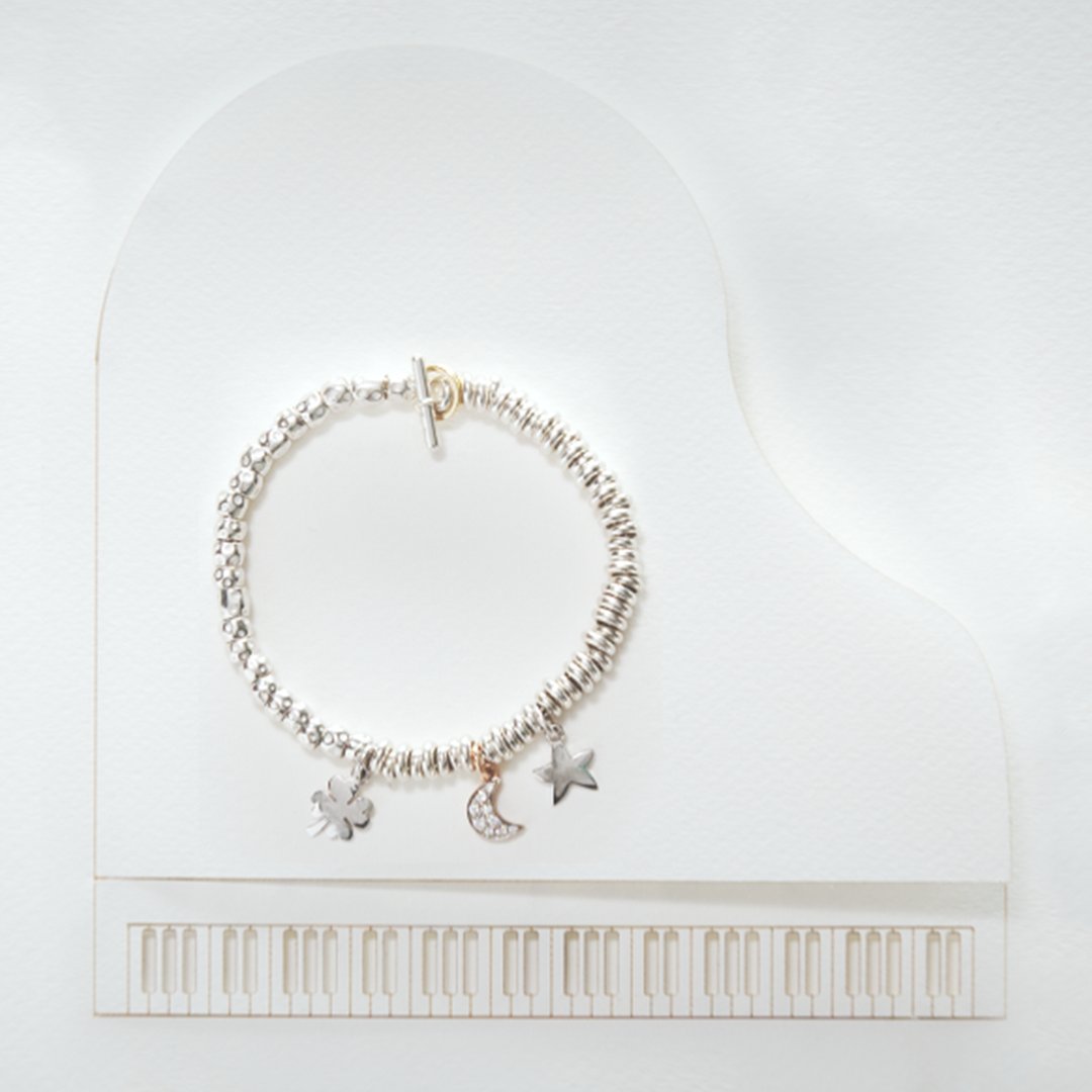 DodoJewels's tweet photo. Enter your nearest #DodoBoutique and play with #dodolab, the exclusive new styling service. Once you've made your jewel, share it with #MyDodoBoutique. Find nearest boutique https://t.co/UxclrXvmNi #DodoJewels #jewellery #charms #lab #exclusive #styleservice #customizedjewelry https://t.co/db5TR3IVEV