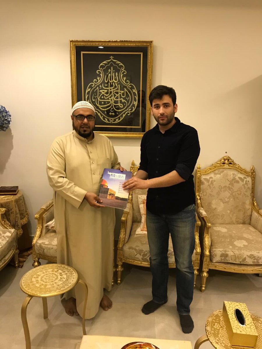 Dergimizi Suudi Arabistan Başkadısına takdim ettik.Hayırlı fil saatleri diliyoruz kendilerine
#birmedeniyetmecmuasi
#erzurum @myy1071 
#SuudiArabistan