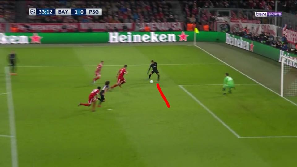 GalsenParis95's tweet photo. Barça, Bayern, Real. A chaque grand match on a eu une action comme ça où un attaquant décide de jouer pour sa gueule au lieu de faire la passe et tuer le match. On peut reprocher des choses à Cavani, mais il propose tjrs des solutions à ses coéquipiers qui jouent perso. https://t.co/zCVadNH3fh