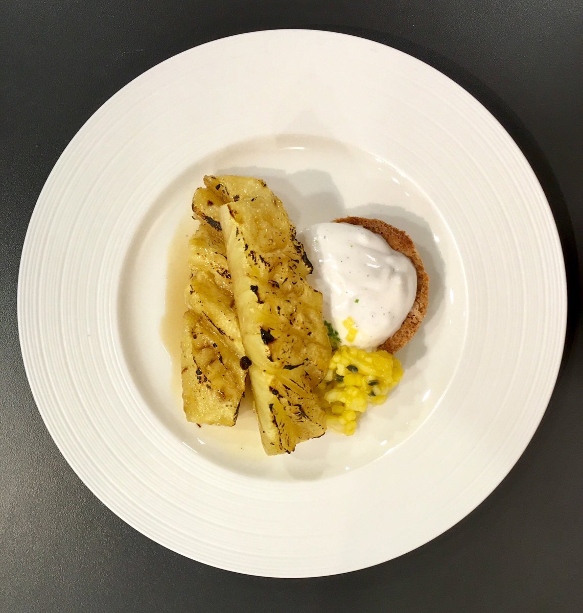 BradburysExeter's tweet image. Fabulous evening in the showroom tonight, discovering steam and steam combination cooking with @Miele_GB. @Svenhansonbritt created some delicious dishes for our guests. #InspiredbyMiele #steamcooking #ImmerBesser #Exeter