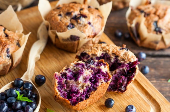 The Best Ever Healthy Homemade Blueberry Muffin Recipe #healthymuffinrecipe #blueberrymuffin #blueberrymuffinrecipe #healthyblueberrymuffins #healthysnack #healthybreakfast #postworkoutsnack bit.ly/2tlA5e7