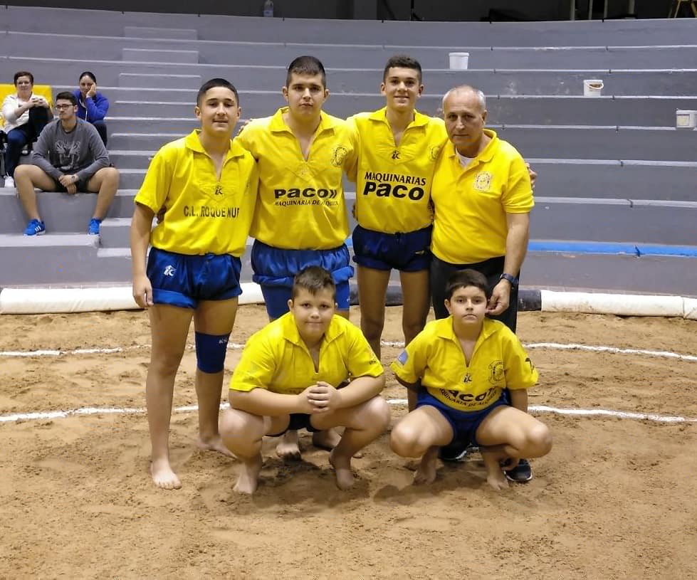 clcastromorales's tweet photo. En la noche de hoy martes, la plantilla cadete del @clcastromorales consiguió meterse en la final, tras vencer al #CLRoqueNublo tambien en el encuentro de vuelta de las semifinales por el marcador de (21-15).
¡Enhorabuena chicos!
#ALaFinal #CastroBien #Equipo #SiSePuede #Cantera https://t.co/71hZWaVcQf