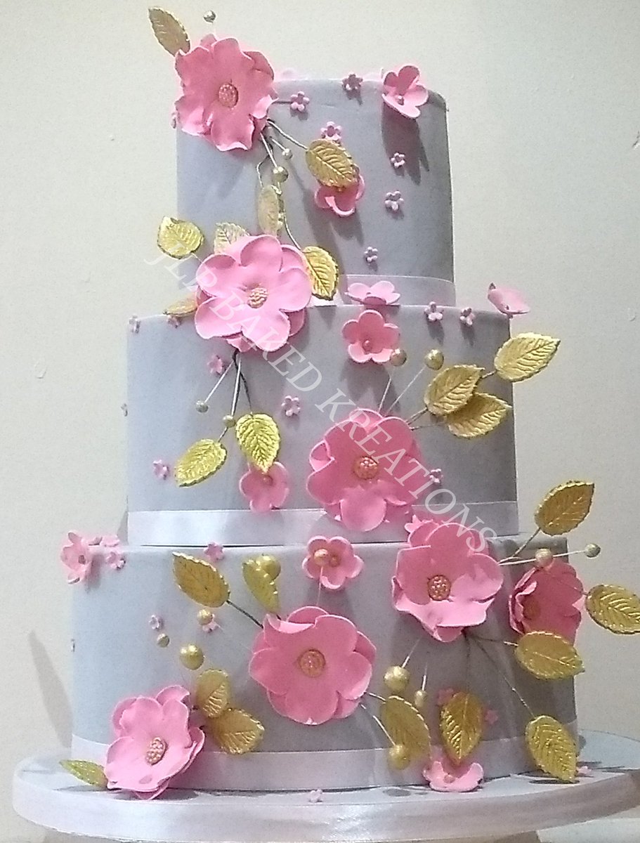 rebeccaKeeler3's tweet photo. Loving the colours of this one #jlrbakedkreations #bespoke #bespokeweddingcakes #Northamptonshire #northamptonshireweddings #luxurycake #weddingcake #Wellingborough #kettering #SmallBusiness #greyandpink #sugarflowers #cakemakersnorthants #localcakemaker #homemade https://t.co/CwNgCIcl3T