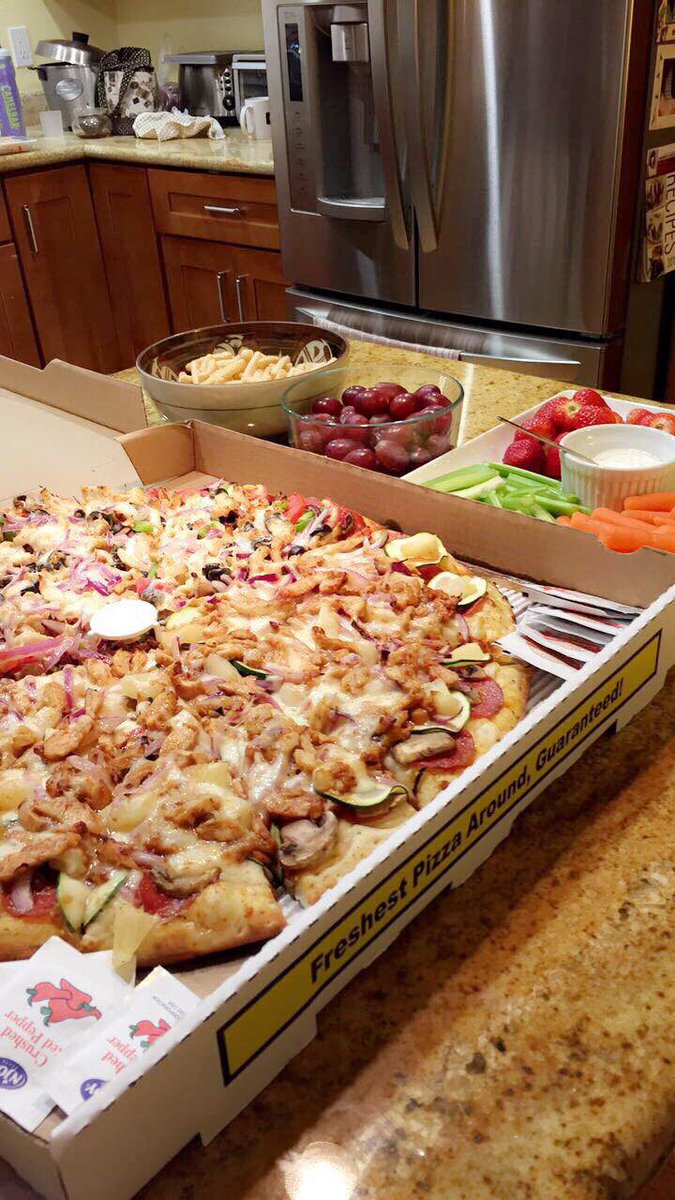 expresscart_'s tweet photo. Get excited for ~Pizza~ week! We will feature delicious recipes with organic  toppings on your favorite pizzas 🙂 Visit our website to order pizza and pizza ingredients from our partners today. #expresscart🛒 #pizzaweek https://t.co/D0syRtXmbJ