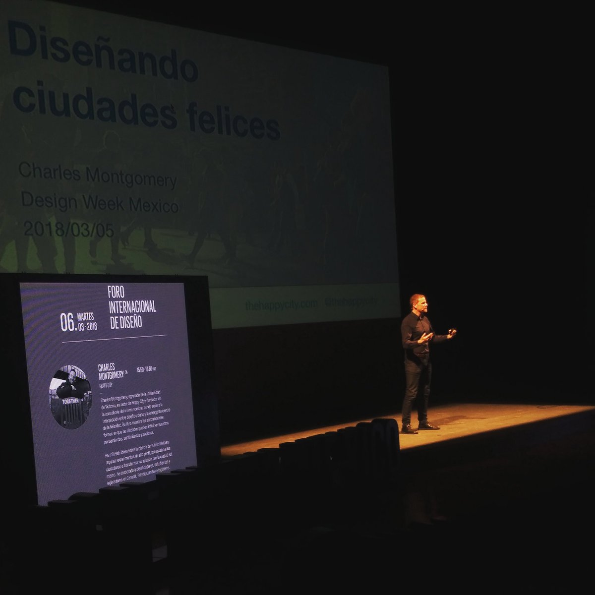 Glocal_Design's tweet photo. Charles Montgomery de @thehappycity en #ForoWDC afirma que una ciudad con mejor interacciones sociales genera más confianza y más personas felices. #glocalmx #glocaldesign https://t.co/Iie6tXBybW