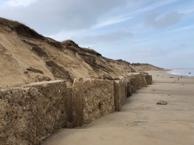 Winterton0nSea's tweet photo. CONTRARY to media reports, Winterton beach has not been washed away. See our new blog, where you can now comment. https://t.co/guq4lI8vWB https://t.co/Wfh0oPgcWY