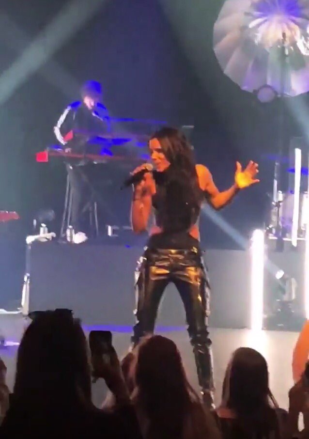 GautierWill's tweet photo. @shymofficiel merci ce Super show en toute intimité, je t'aime 💕😘❤️ #Shym #foliesbergere #shimisoldiers #théâtredesfoliesbergere #entouteintimite https://t.co/NawZahA3V3