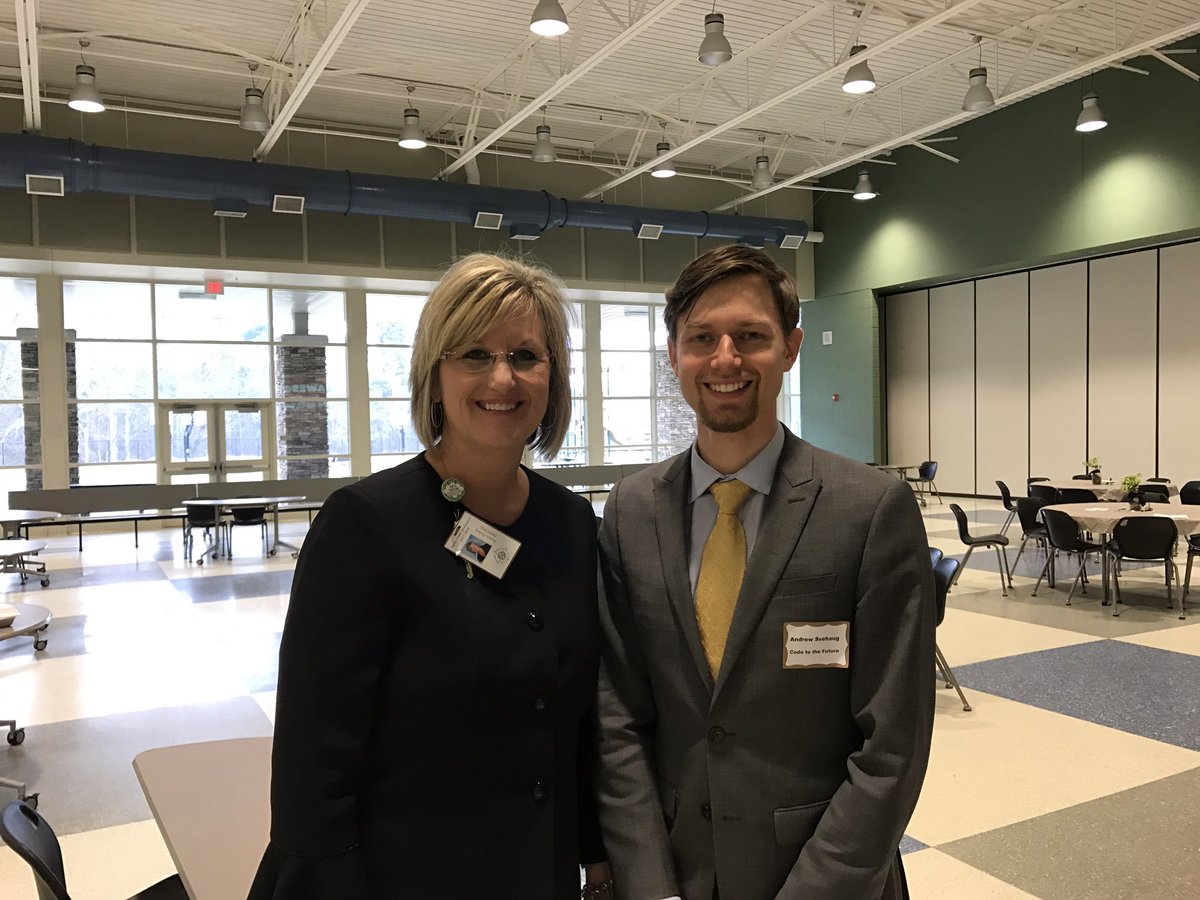NicholsBrendaB's tweet image. How nice to meet and have @svehaug at The Creek today! #oneRCE #CodeToTheFuture