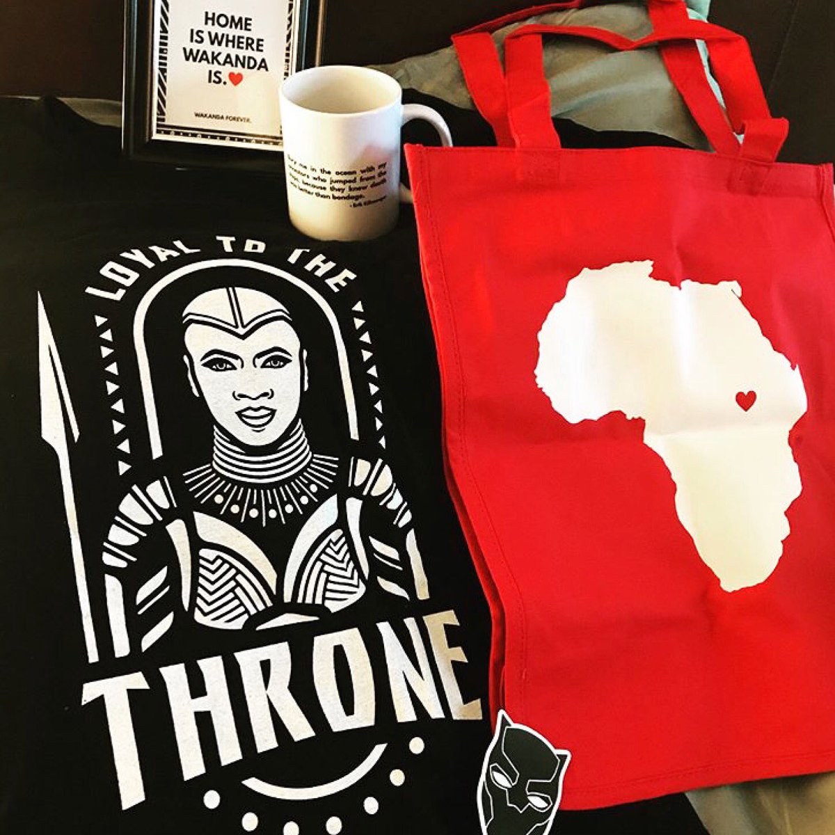 hellaculturebox's tweet photo. Probably our favorite #hellaculturebox to date. The February box has been delivered. #wakandaforever 🙅🏾‍♀️🙅🏾‍♀️🙅🏾‍♀️ (📸 @poppcorrn) #blackpanther #doramilaje 

On sale now 👉🏽 https://t.co/nSXJLRPdMu https://t.co/hUV8DapUzR