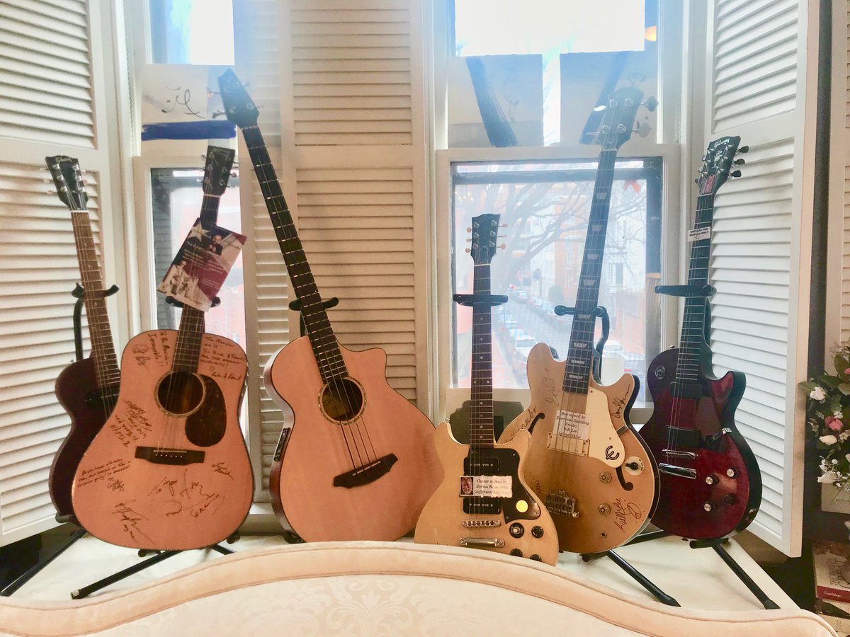 omansion's tweet photo. Music lives at the Mansion! 

#mansionmagic #omansion #omuseum #mansiononostreet #mansionono #mydccool #dc #washingtondc #dmvlove #dupont #dupontcircle #explore #exploredc #dccreative #music #mansionmusic #guitar #signedguitar https://t.co/9xF6aoC87a