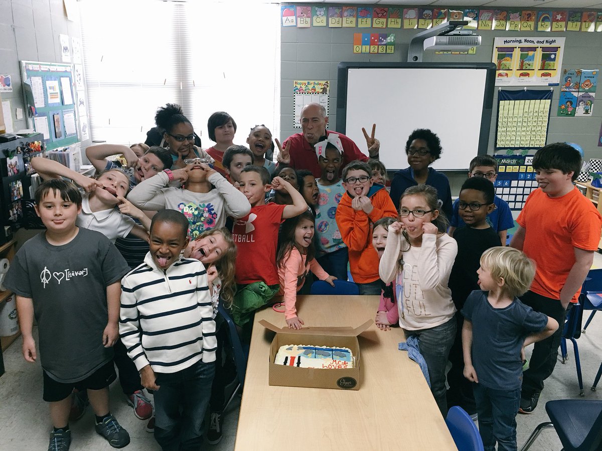 laurenv1024's tweet photo. Thank you for coming to MCA, @spann ! We had a blast. And thank you, @EdgarsBakery for the awesome cake! https://t.co/DN7HJD250q