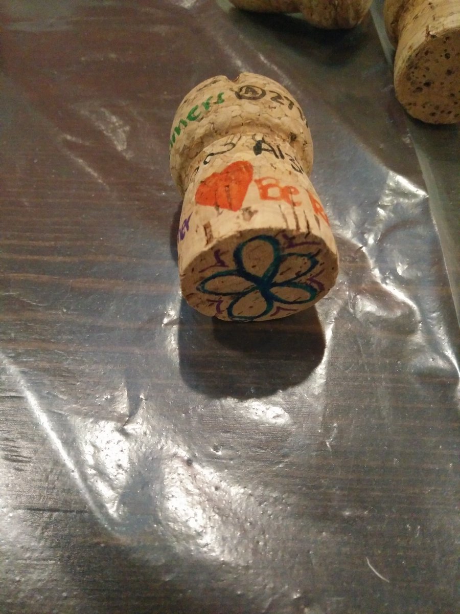 Come along to <a href="/lincolnSU/">Lincoln SU</a> Hub to create some art for <a href="/AlzheimersLincs/">Alzheimer's Lincoln</a> to drop around Lincoln at the weekend, or just pop by to donate 😍