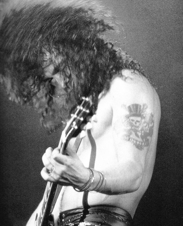 IndyRose75's tweet photo. My heart #axlrose #duffmckagan #slash #GnFnR @TheReve68701119 @LityGnRAXL @rocketqueen85_ @Dead_Horse_21 @gunnarssonmker1 @adritessis XOXO https://t.co/OvNEXeJlbs