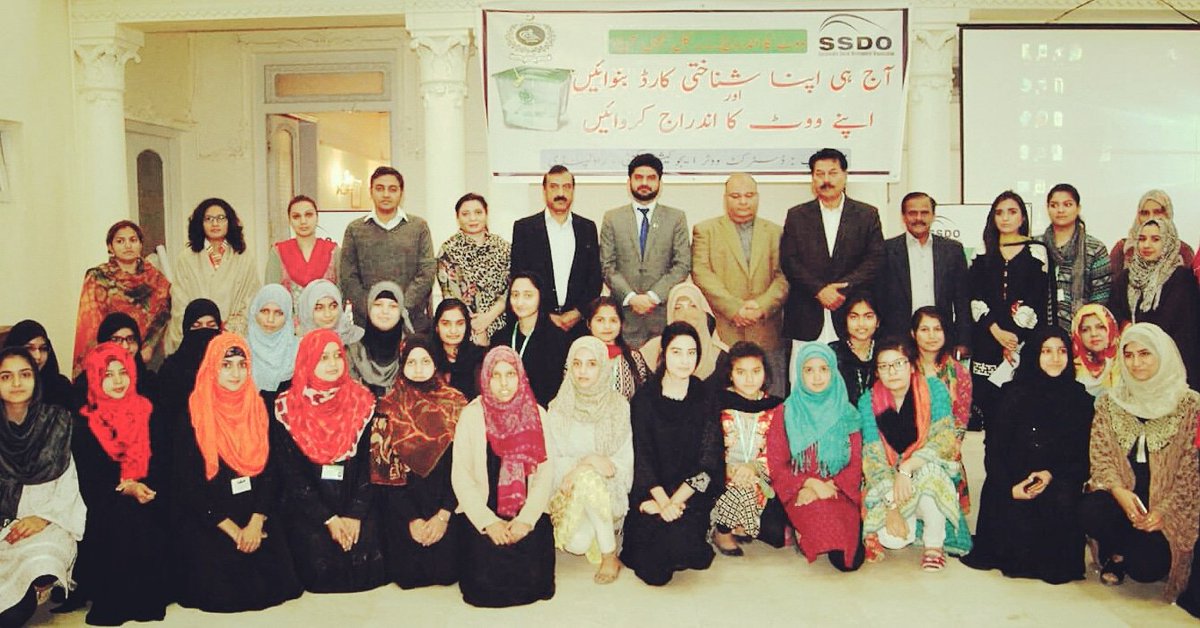 SSDOPakistan's tweet photo. Students of Fatima Jinnah Women University in a group photo after seminar on Voters' Education #VotersEducation #RegisterUrVote #MyVoteMyRight #MyVoteMyPower @_FAFEN @tdeapk @UNDP_Pakistan @LenniMontiel @NeilBuhne @unwomen_pak @JKaziunwomen @JFCautainEU @electoralreform @FJWU_ https://t.co/7SM8XBSVct