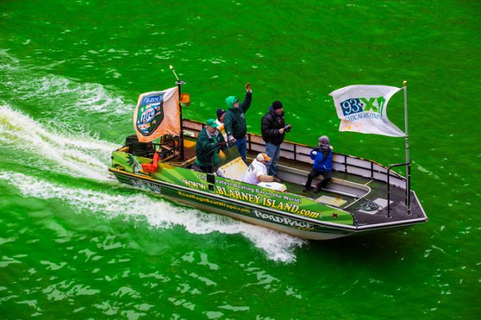 Celebrate #StPatricksDay Chicago Style by witnessing the time-honored tradition of dyeing the Chicago River emerald green at 9 a.m. on March 17. The eco-friendly vegetable dye only lasts 5 hrs so you'll want to get there early! ☘  🇮🇪 🤞 ©Adam Alexander Photography
