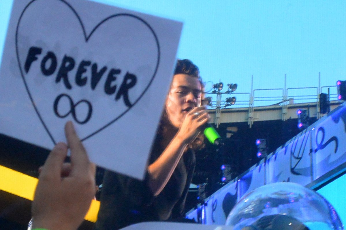 SabcaCa's tweet photo. I miss you guys.
 #OneDirectionBestFans https://t.co/BDbTBcOxNn