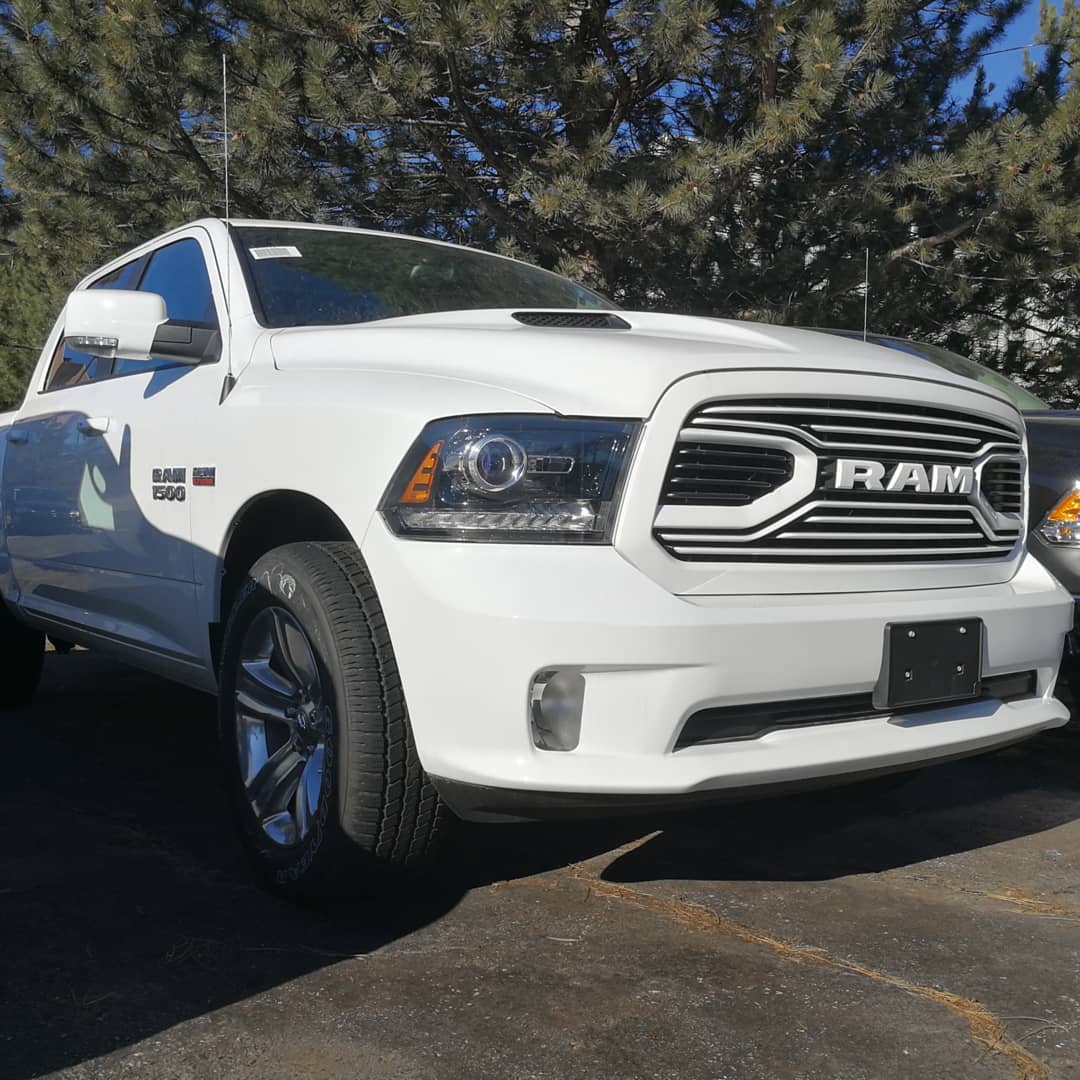 TylerBoles4's tweet photo. Loving the new color matched grills on the 2018 Ram 1500 Sport!  
#ramtrucks #trucks #ramsport https://t.co/7brPvRwcli