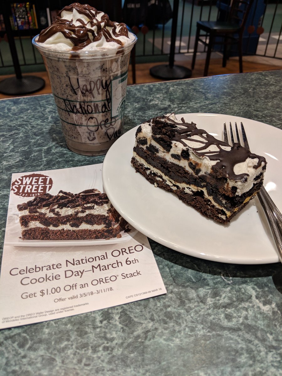 BN_Crossroads's tweet photo. In Honor of #NationalOreoDay , Get $1 off our DELICIOUS #OreoStack now through 3/11! #Yummo #BNCafe #GetInMyBelly https://t.co/VAzOhTWQhf