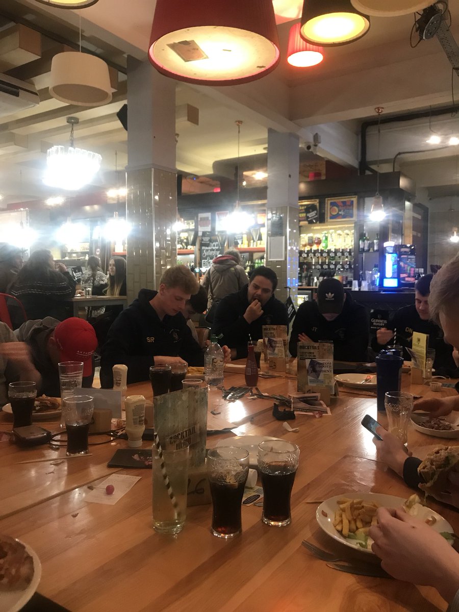 SalfordUniRL's tweet photo. Team feed @SalfordAKB then an early night! #BUCsconferencecup @TeamSalford #FNDE https://t.co/YuL56kDttM