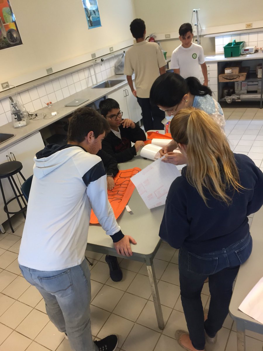 ferieda42's tweet photo. ISM  students working on their Service Learning: Recycling, for more information follow us on : ismrecycle on instagram. https://t.co/RqVOVIFVnX