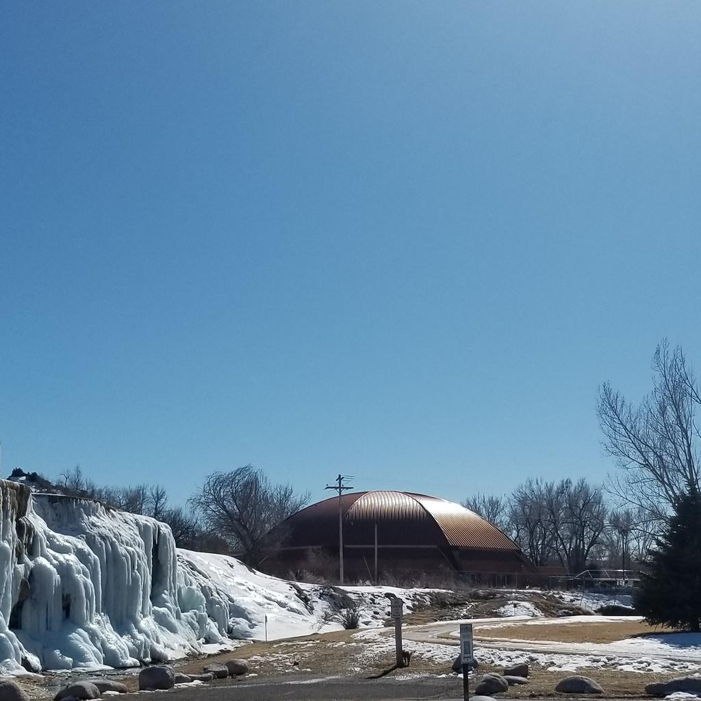 TepeePools's tweet photo. #HelliesTepee #naturalhealing #Beautiful #mineral #water #Wyoming #fun #Mountians #slides #steamcave https://t.co/xdIzphNAsn