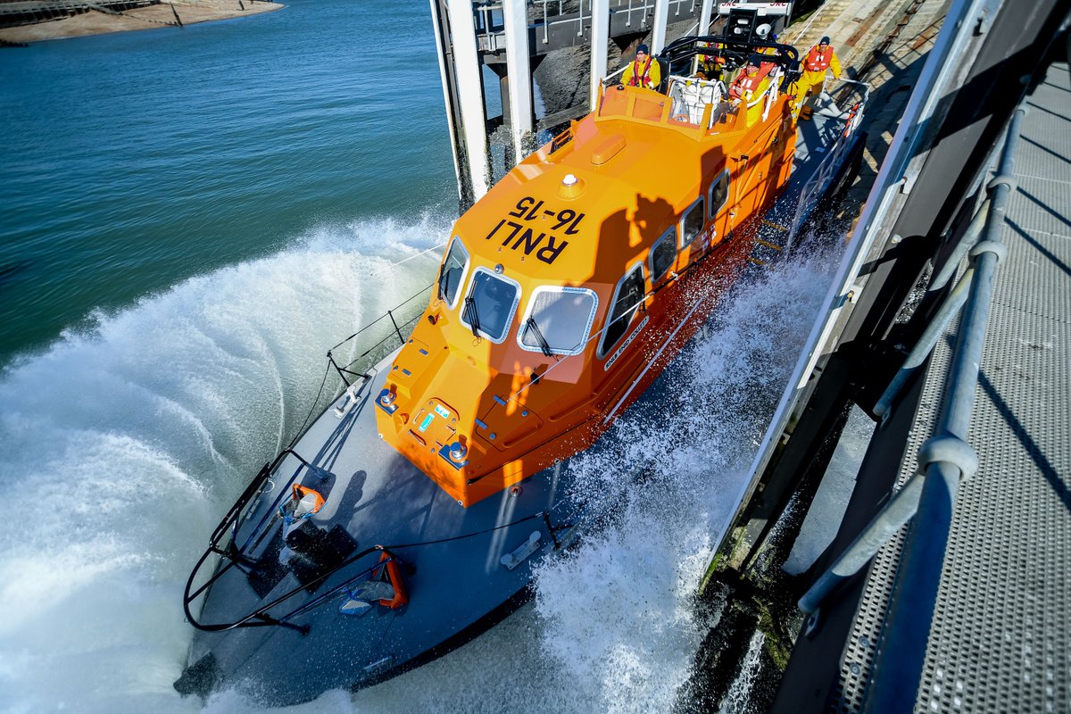 SLifeboatRNLI's tweet photo. We are planning to launch both lifeboats for our Wednesday training - if you about see us go down the slipways at 6pm #goodtotrain #RNLI https://t.co/iHha9TgFY1
