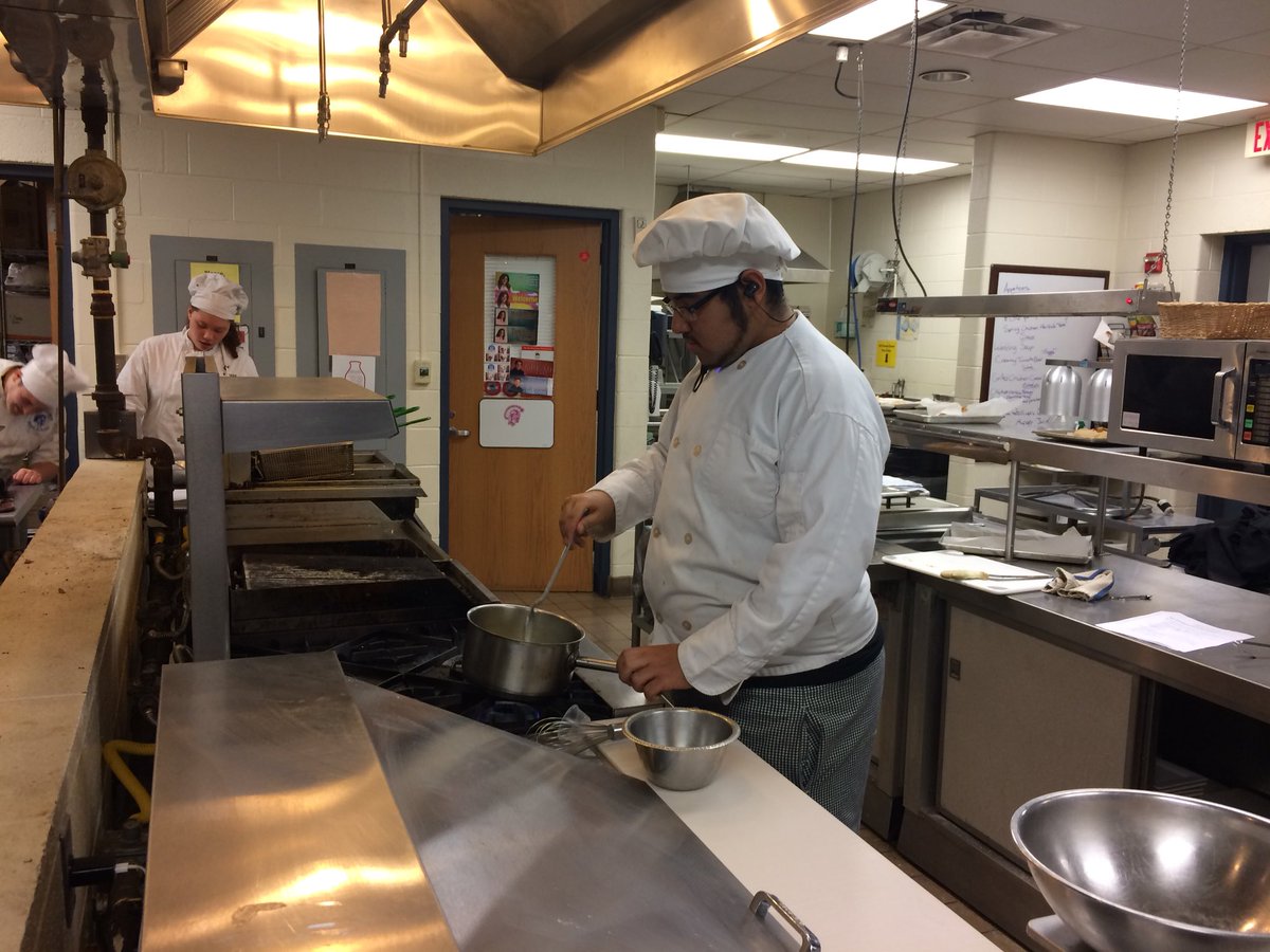 JohnJarmato's tweet photo. Culanary students ready to show their knowledge and skill when they take NOCTI test in April @foundpted @PottstownTeach  @pottstownschool  @PSDRODRIGUEZ @AFigueroa_130  @AmyBFrancis  @EmanWilkerson  @KurtHeidel  @daniellerem https://t.co/L6OY3CXU75