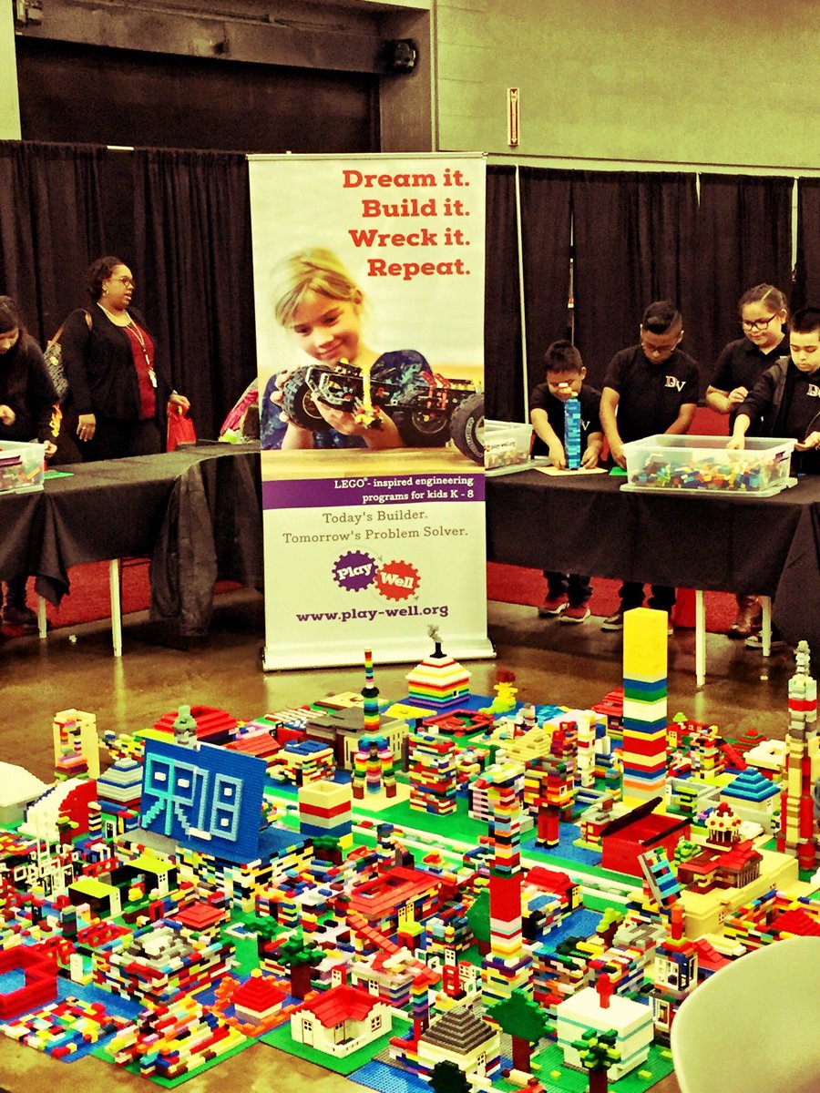 Histrionix's tweet photo. @PlayWell_TEK says Dream it. Build it. Wreck it. Repeat. Sounds like a plan @SXSWEDU. #sxswedu2018 #LegoLover https://t.co/ImDMfMBGoa