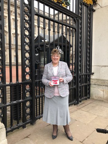 CancerFocusNI's tweet photo. A MASSIVE congratulations to our very own Liz Atkinson, Head of Care Services, who received her MBE from Prince William at Buckingham Palace this afternoon!
Well done Liz, we are all so proud of you.
Liz Atkinson MBE!👏 https://t.co/lTp1NX9IVu